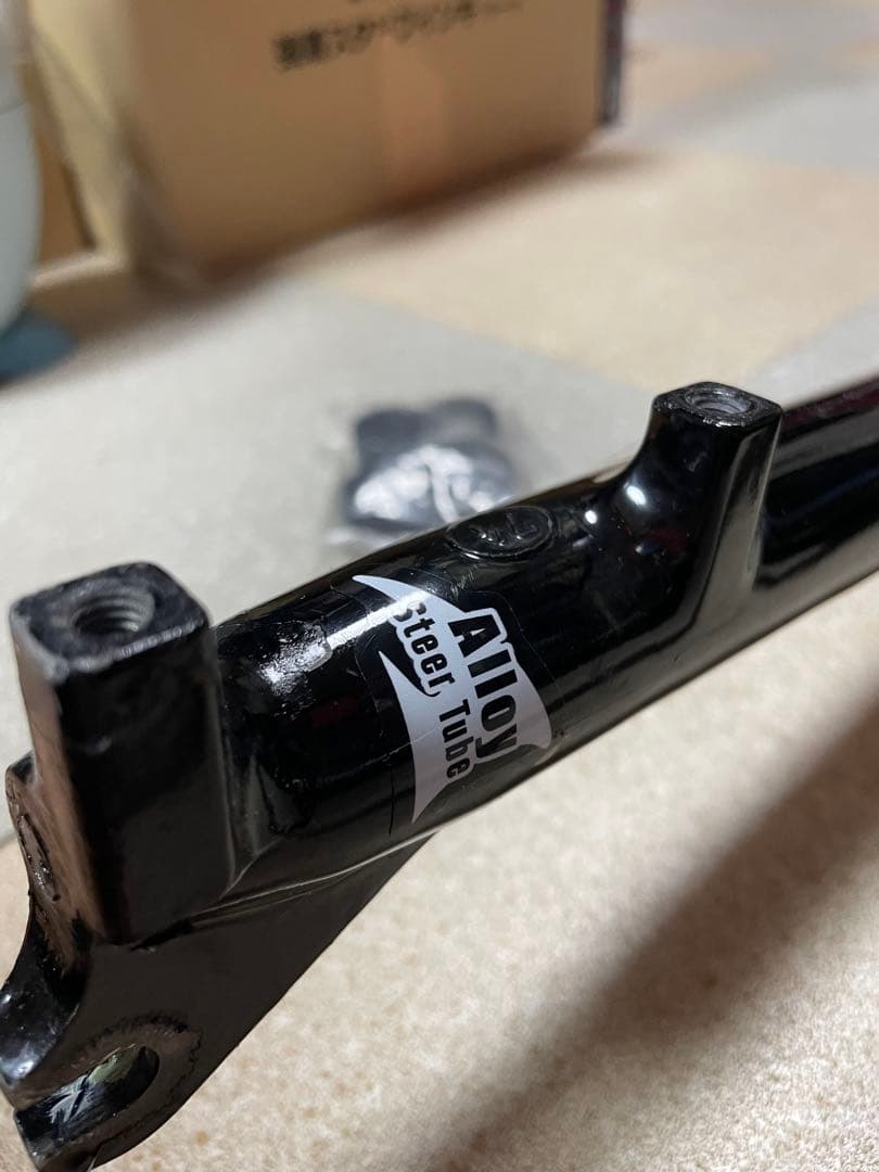 Manitou マグナム　サスペンションフォーク （SXのデカールチューン）