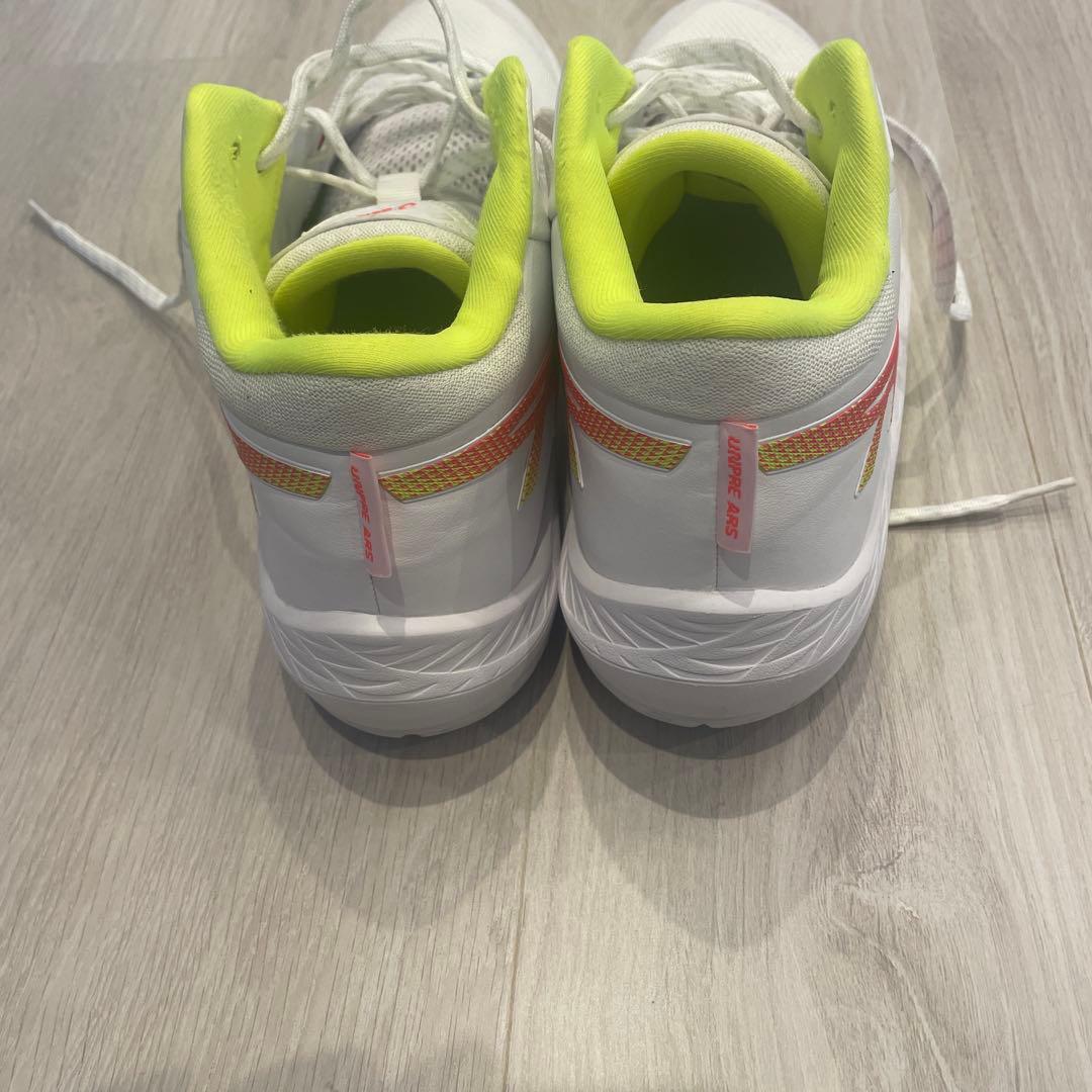 asics アンプレアルス2バスケットボールシューズ ホワイト/イエロー