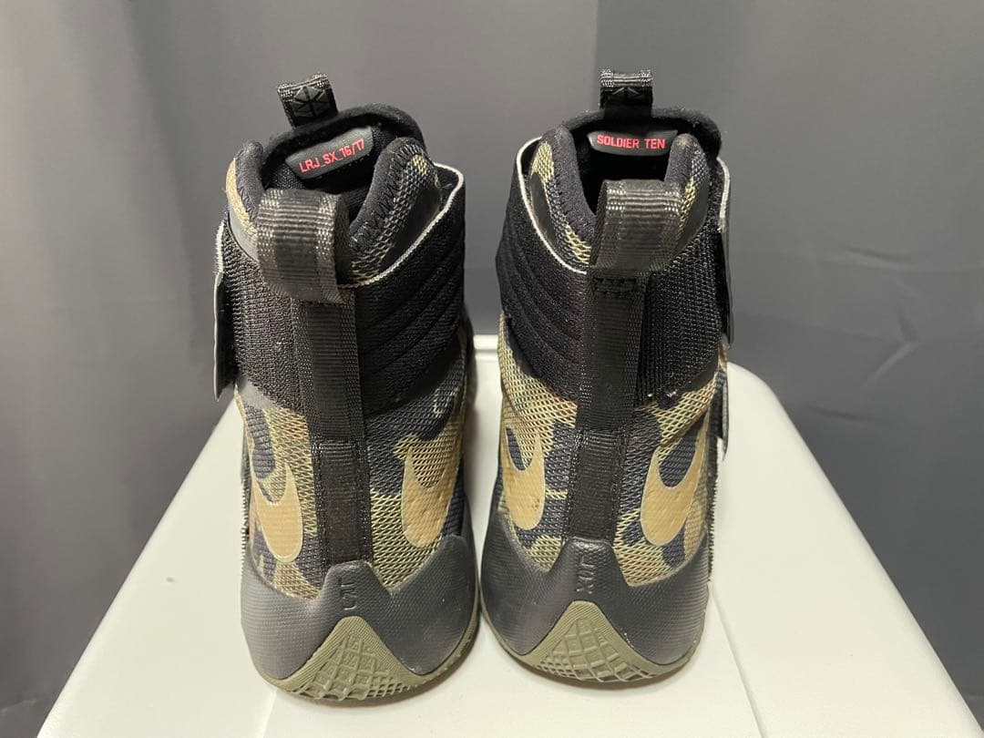 シューズ(男性用) NIKE ZOOM SOLDIER 10