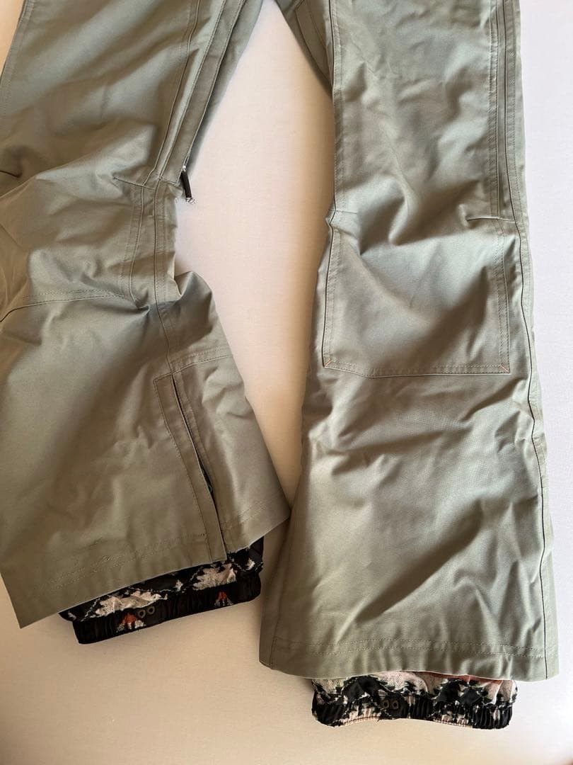 【スノーボードウェア】 カーキM size ビブパンツ <<Burton>>