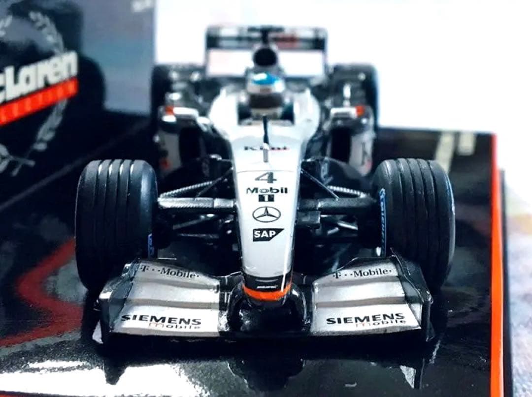 ミニチャンプス 1/43 マクラーレン・メルセデス MP4-17 ライコネン