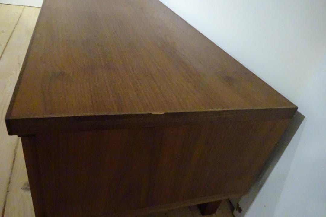 ウォールナット 天然木を使用した上質な質感のテレビボード W1530mm