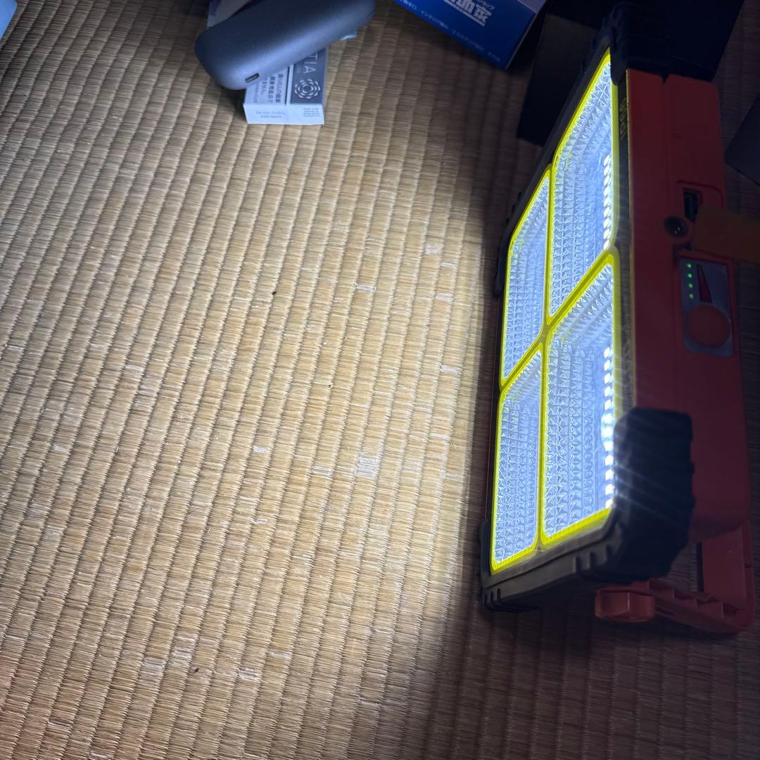 投光器