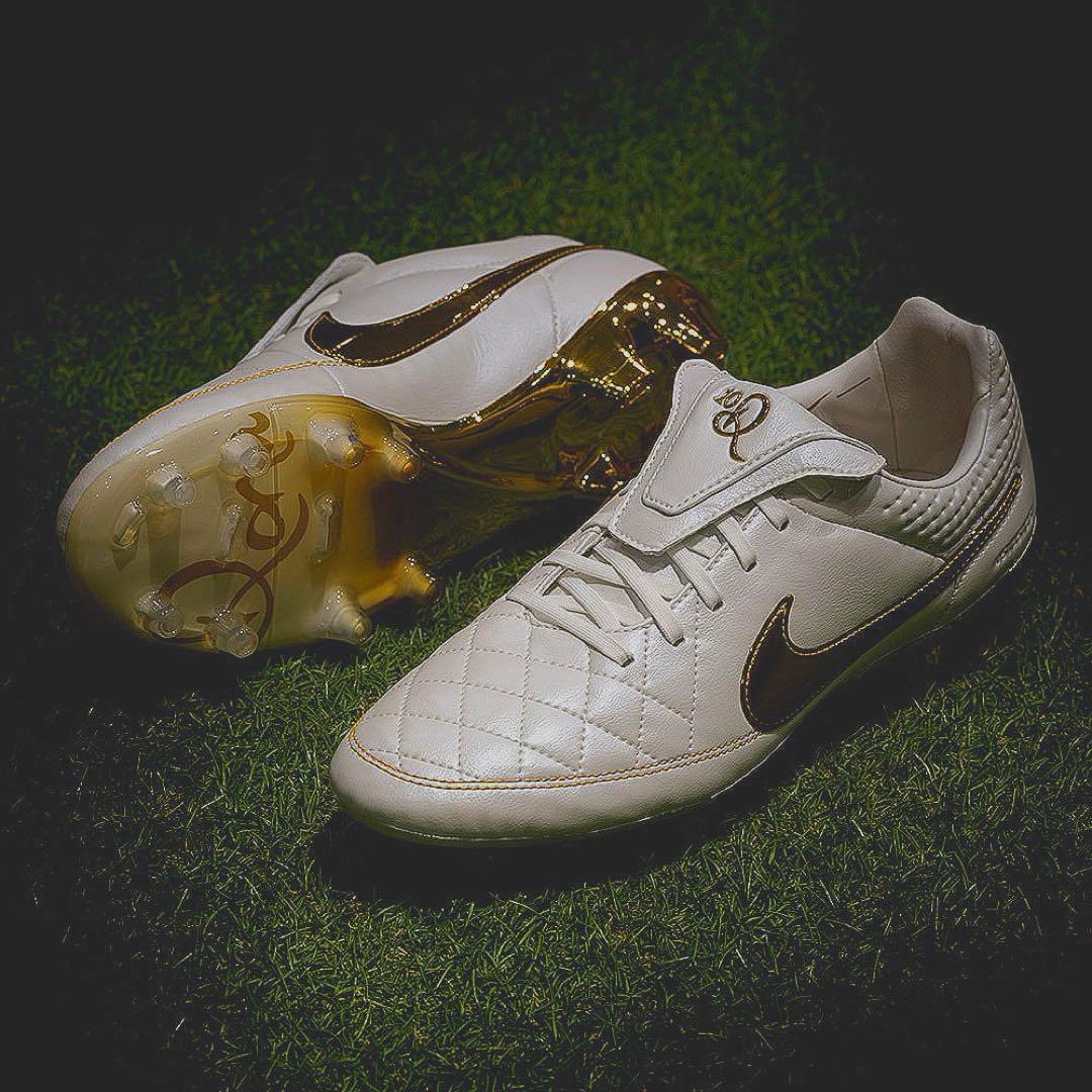 NIKE　ティエンポ　限定　ロナウジーニョ　サッカースパイク