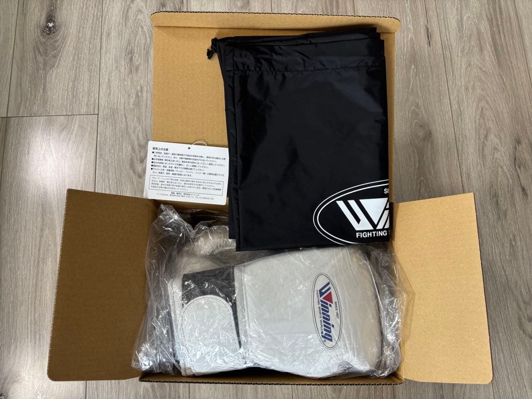 【美品】Winning ボクシンググローブ MS-200B 8oz ホワイト