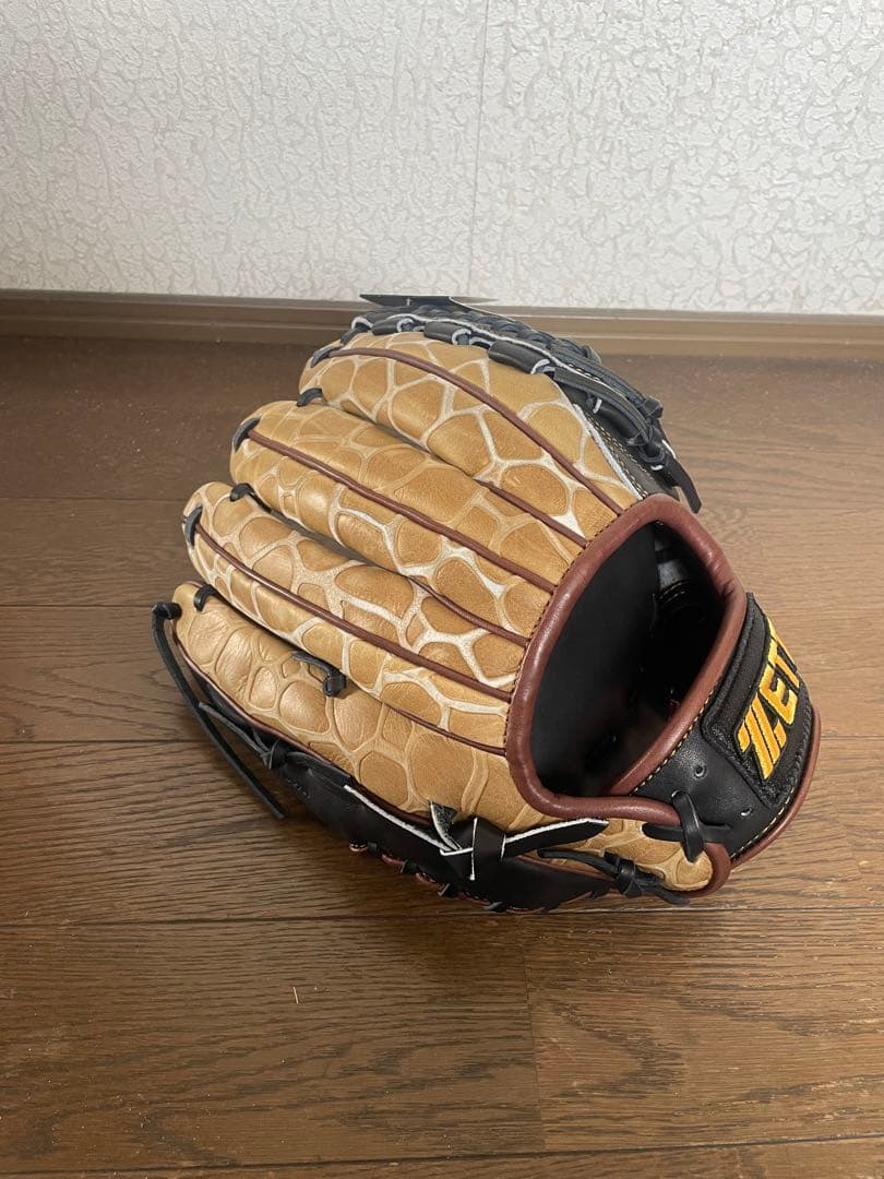 ゼット限定　軟式グラブ　ブラック×麒麟柄　右投げ