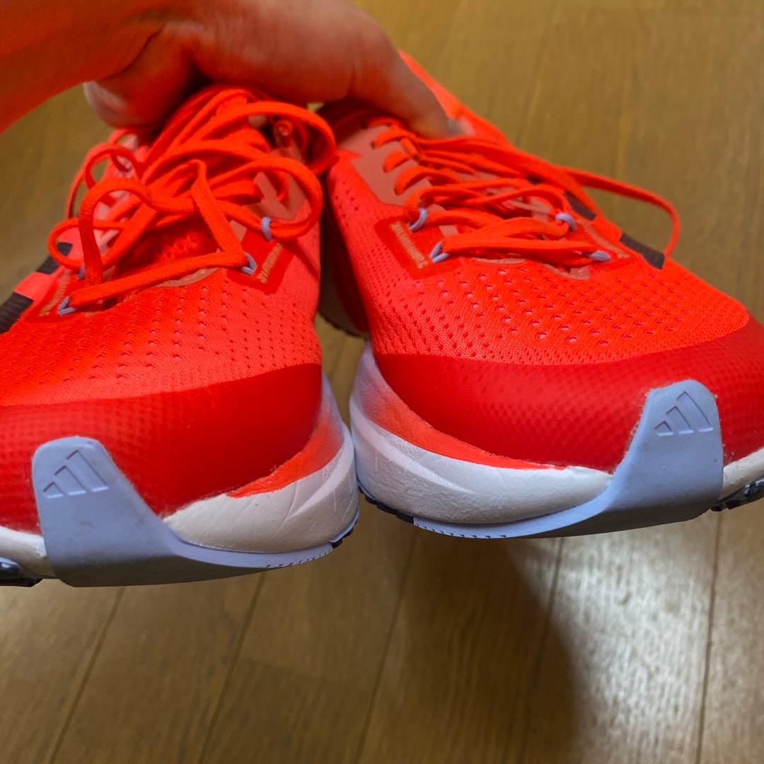 アディゼロSL、ランニングシューズ、25.5、赤色、adidas、軽め