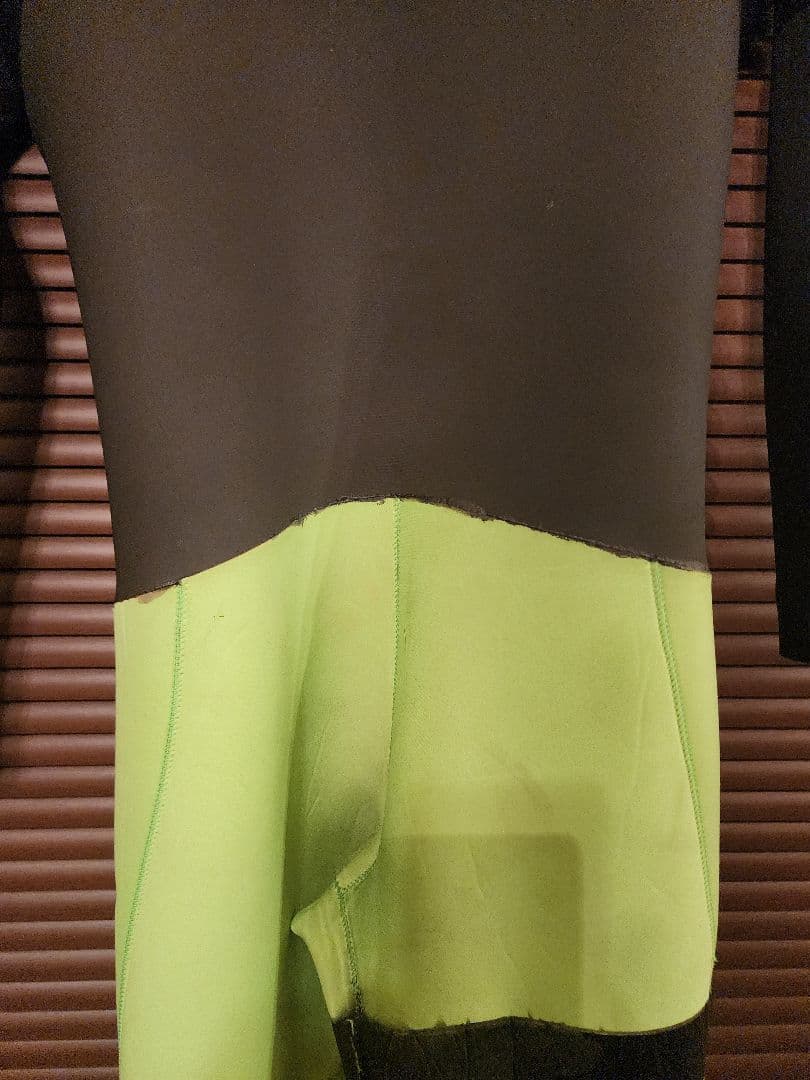 Hurley フルスーツ ブラック/グリーン　中古