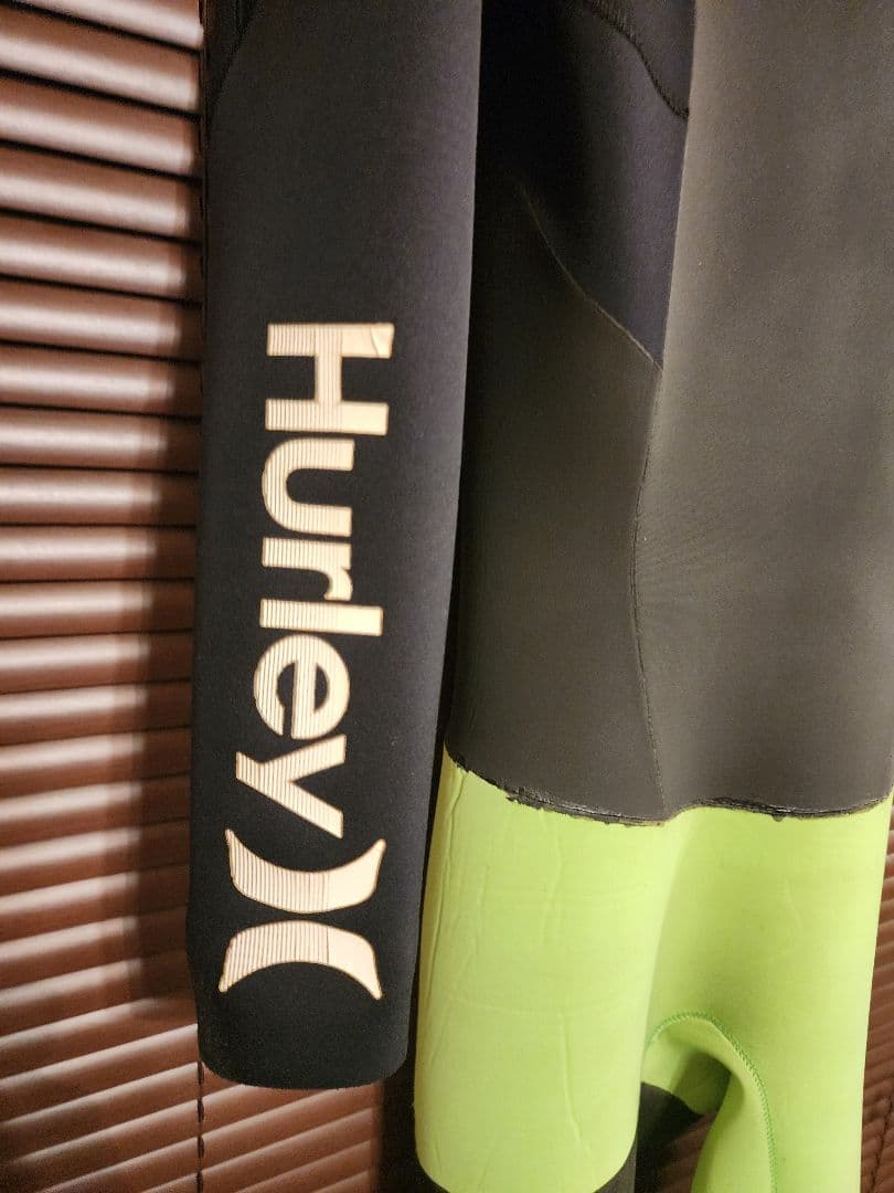 Hurley フルスーツ ブラック/グリーン　中古