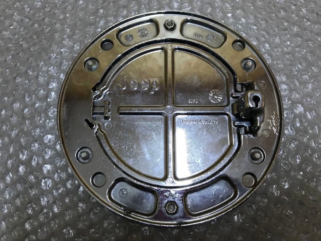 ☆希少☆ JEEP ジープラングラー 純正 メッキ 給油口 カバー