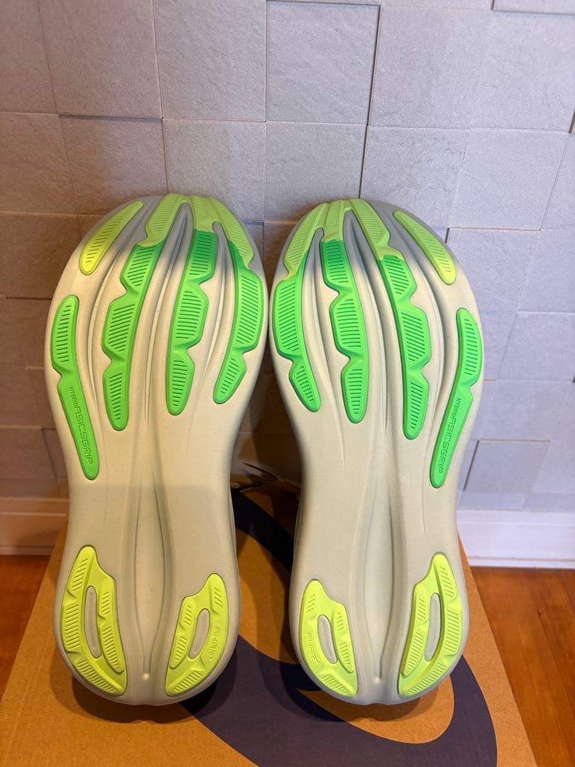 【新品未使用】ゲルニンバス28 GEL-NIMBUS28 26.0cm