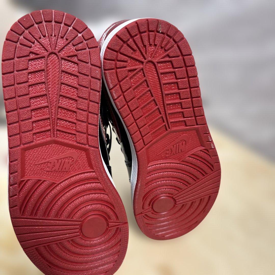 ナイキAir Jordan 1 赤黒 ハイカット