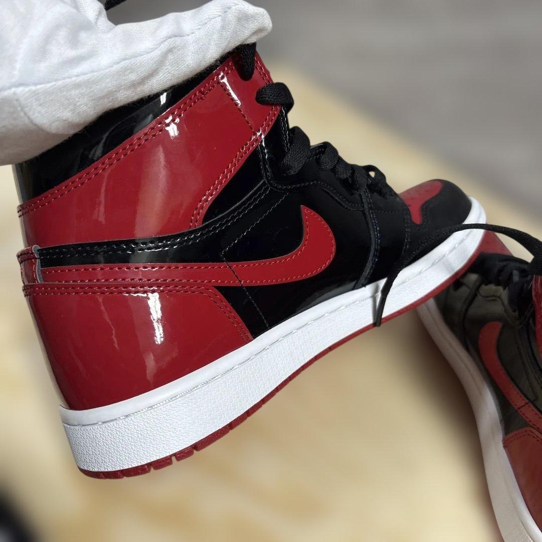 ナイキAir Jordan 1 赤黒 ハイカット