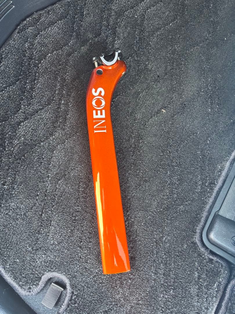 INEOS オレンジ シートポスト　DOGMA F14