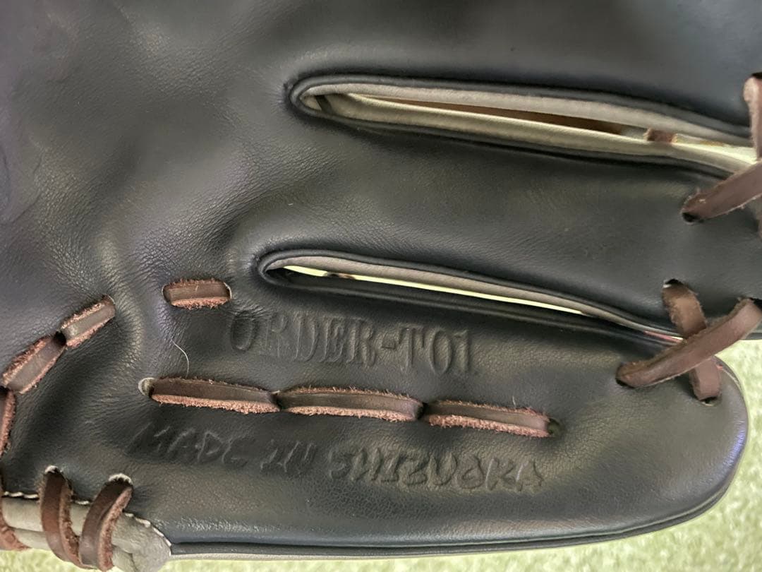 マーゴ硬式内野手用グローブ