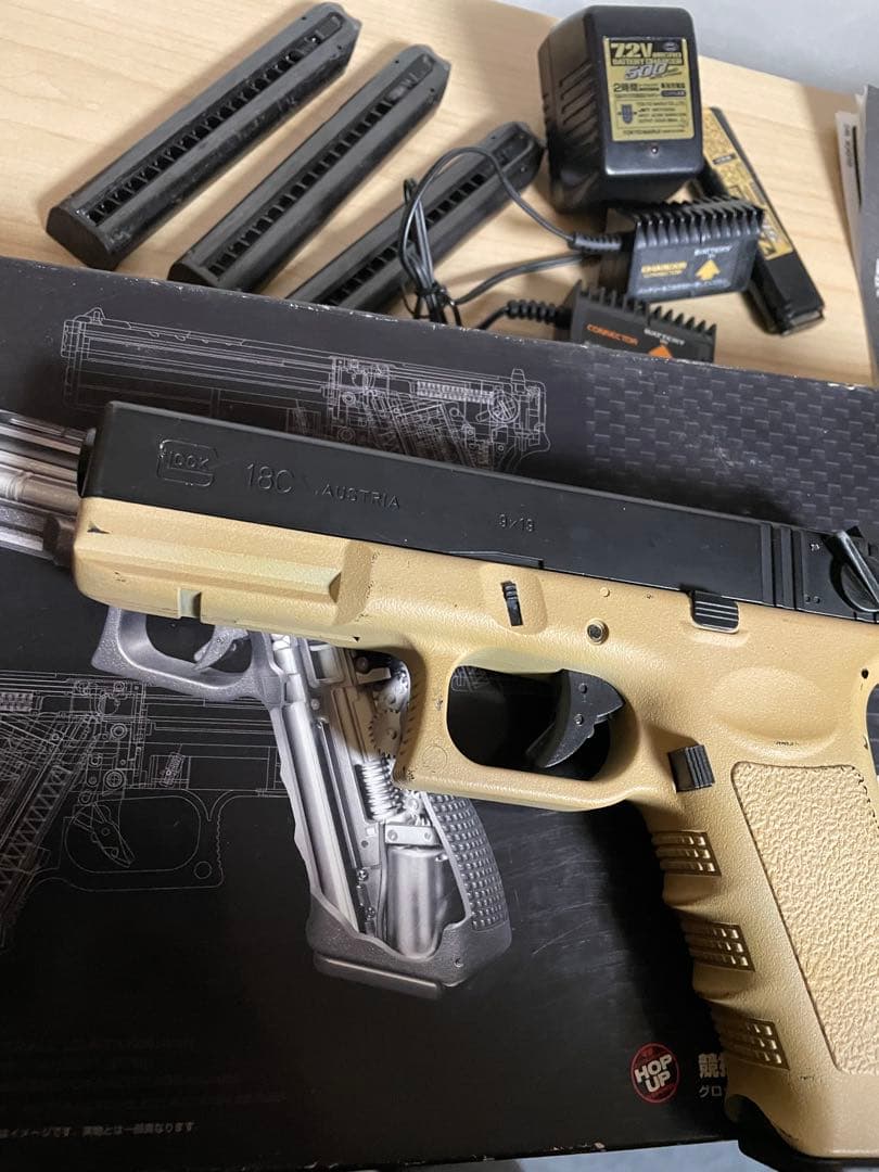 GLOCK 18C 電動ガン 二丁➕バッテリ、マガジン➕おまけ