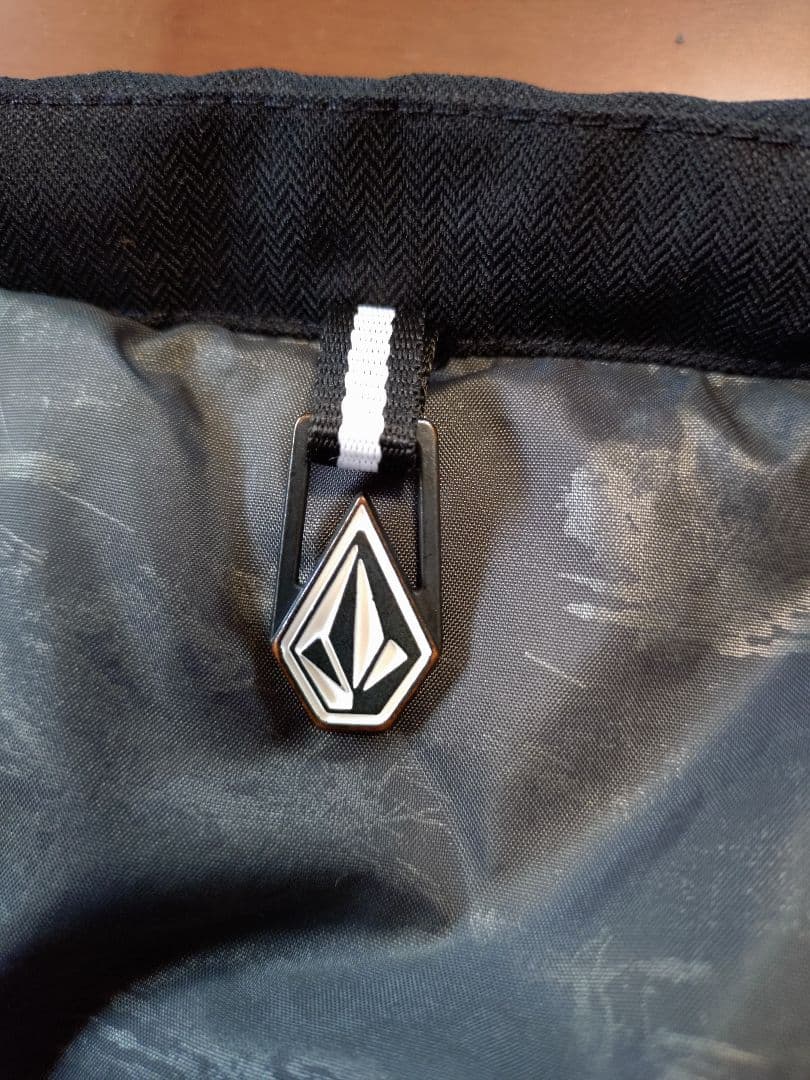 VOLCOM フード付き スノーボードウェア
