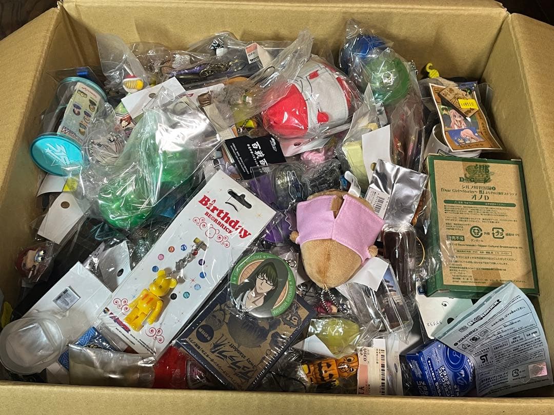 【約1000点】アニメグッズ　超大量　ノンジャンル雑貨　缶バッジ　ラバスト