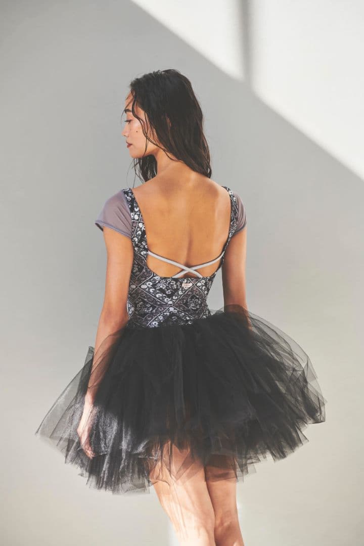 新品　stina　スティナ　Mサイズ　半袖　キャプスリーブ　タイプP　花柄