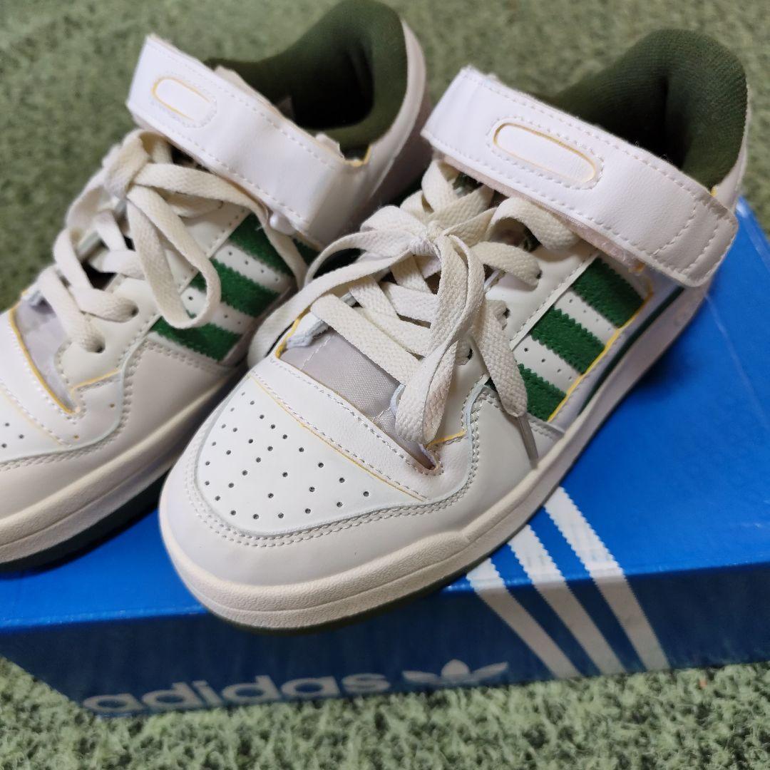 新品　adidas　ＦＯＲＵＭ８４LOW　23.5