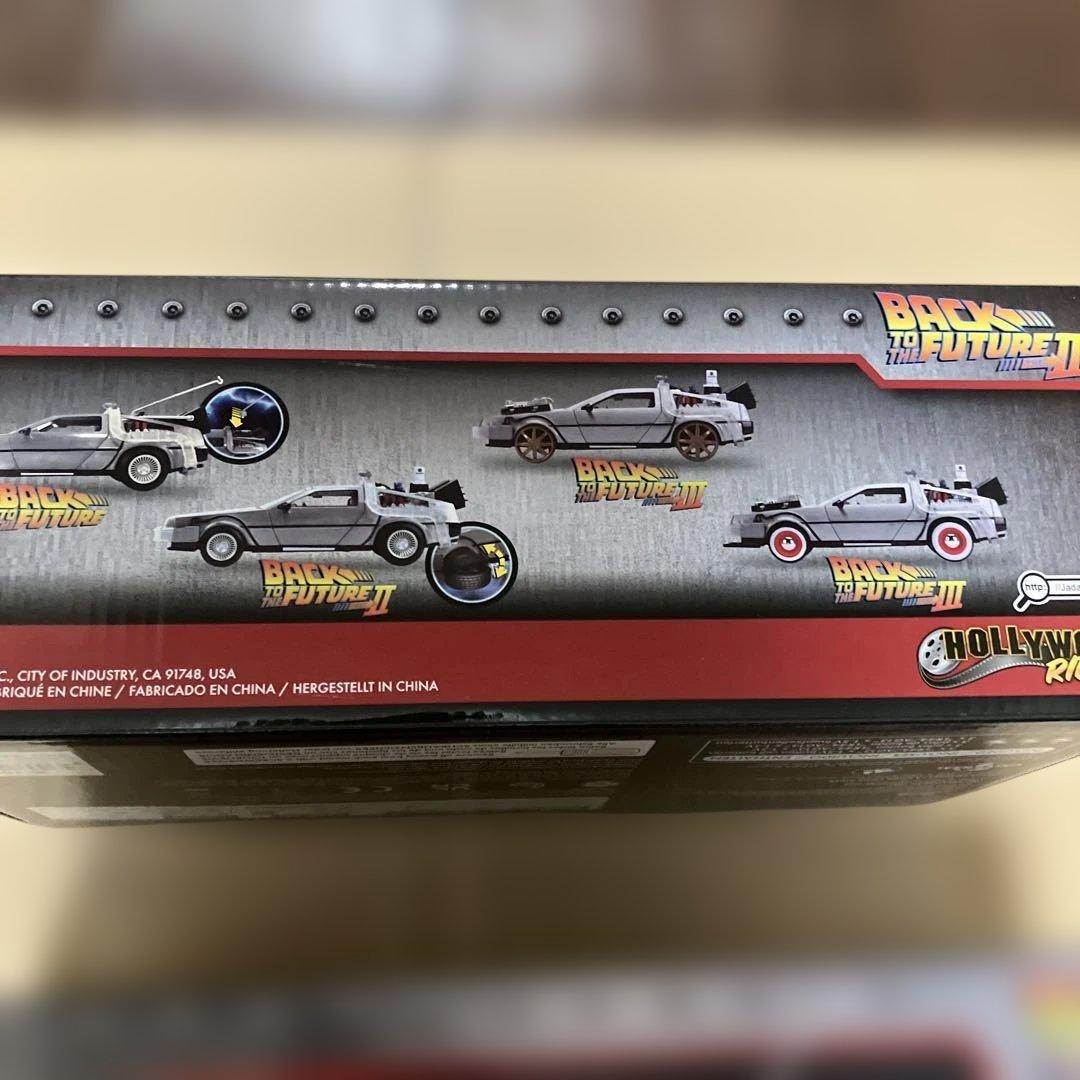 1／24 バック・トゥ・ザ・フューチャー パートI ＆３デロリアン　2台　新品