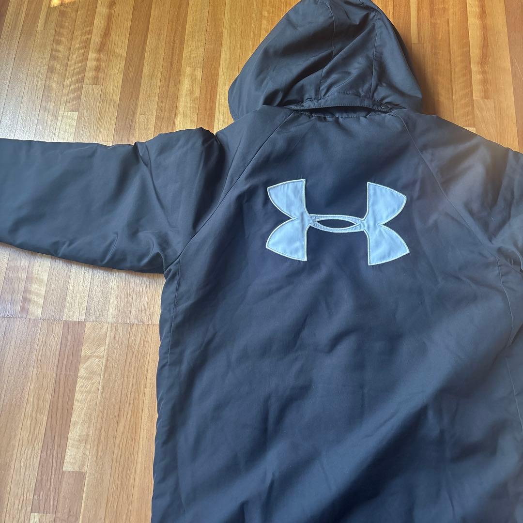 美品　Under Armour ブラック ベンチコート YLG