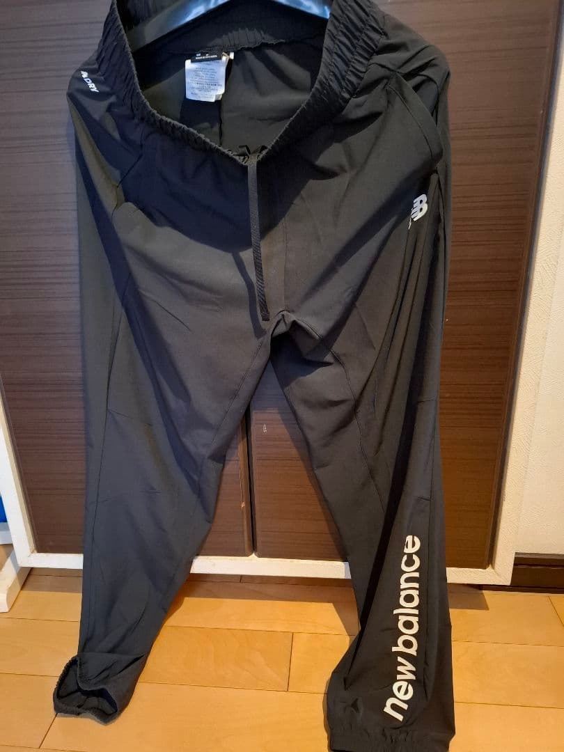 New Balance ブラックウィンドブレーカーとパンツセット