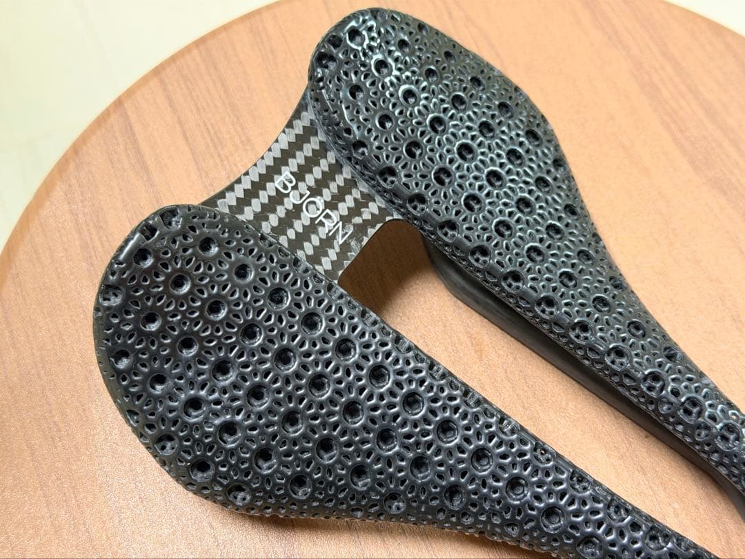 bjorn setka 143mm カーボン　3d サドル