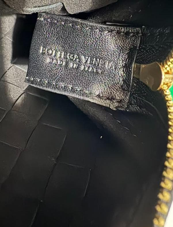B○ttēga Venēta ブラックショルダーバッグ