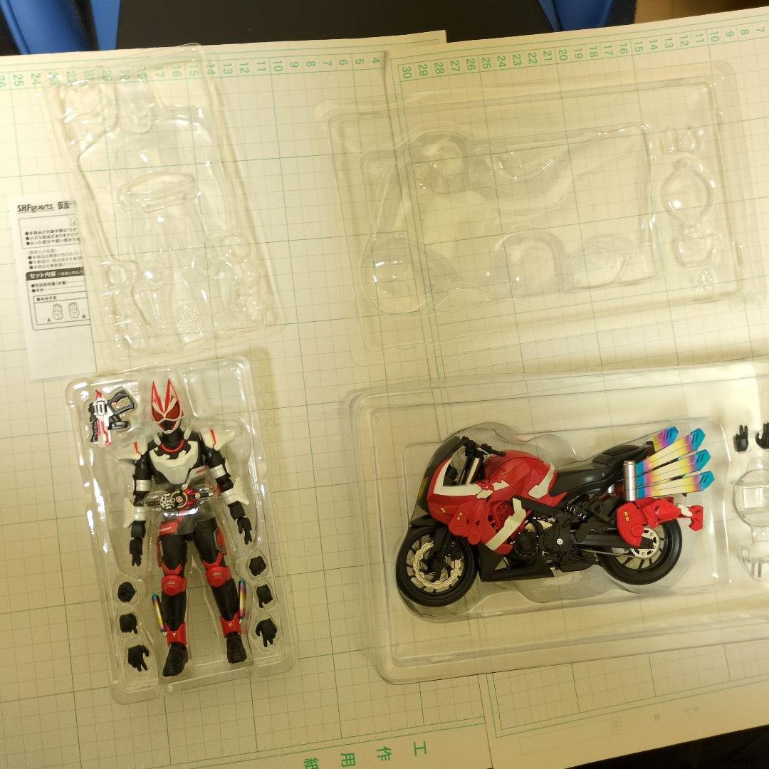 S.H.Figuarts仮面ライダーギーツ＆ブーストライカーまとめ売り