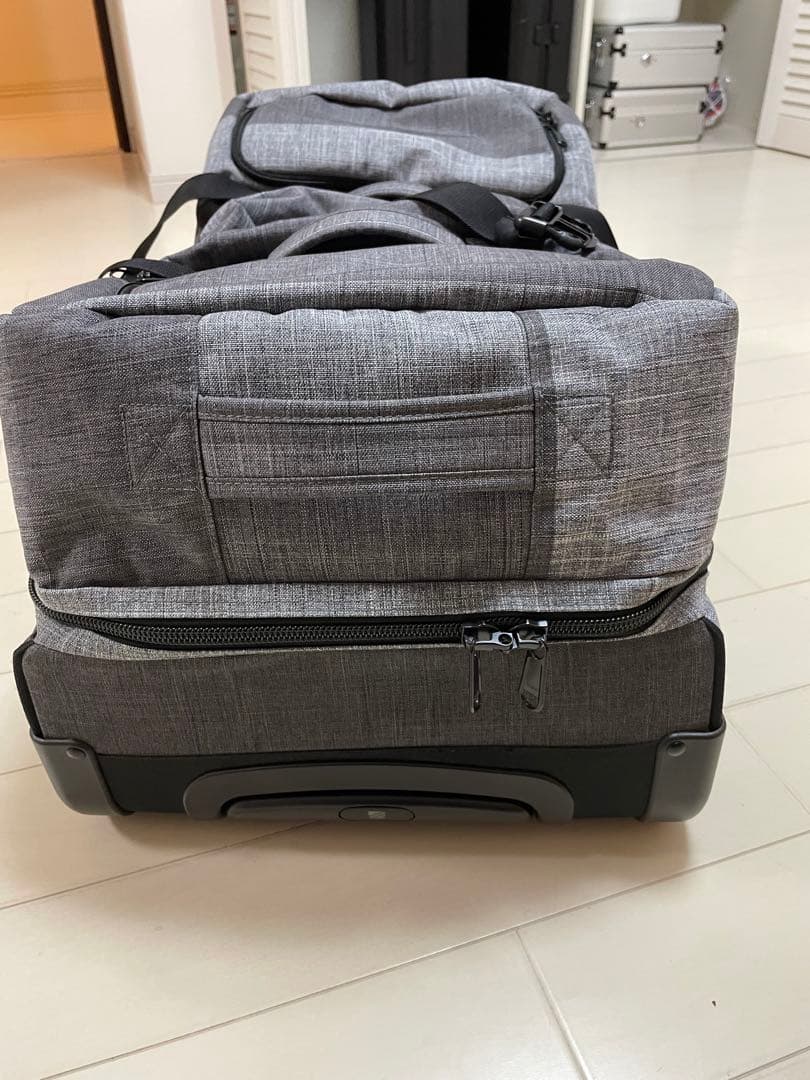 DAKINE グレー キャリーバッグ 大容量