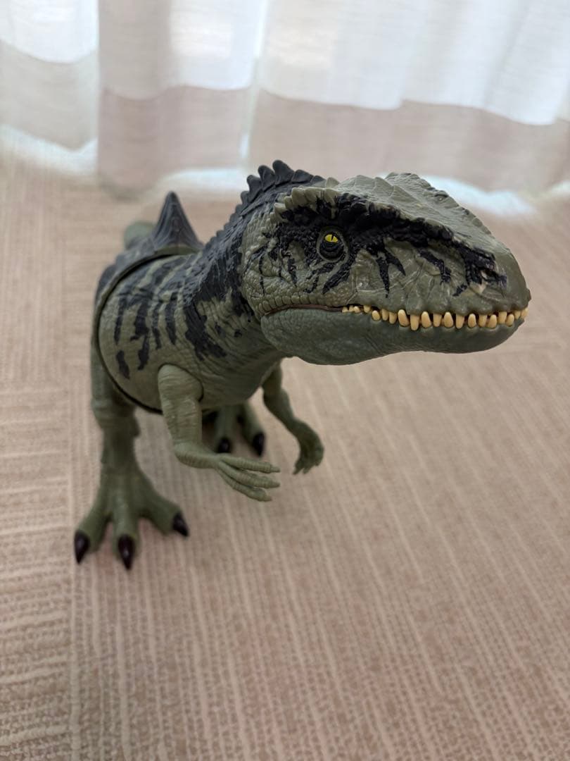マテル　ジュラシックワールド　スーパーかみつき！ほえるギガノトサウルス