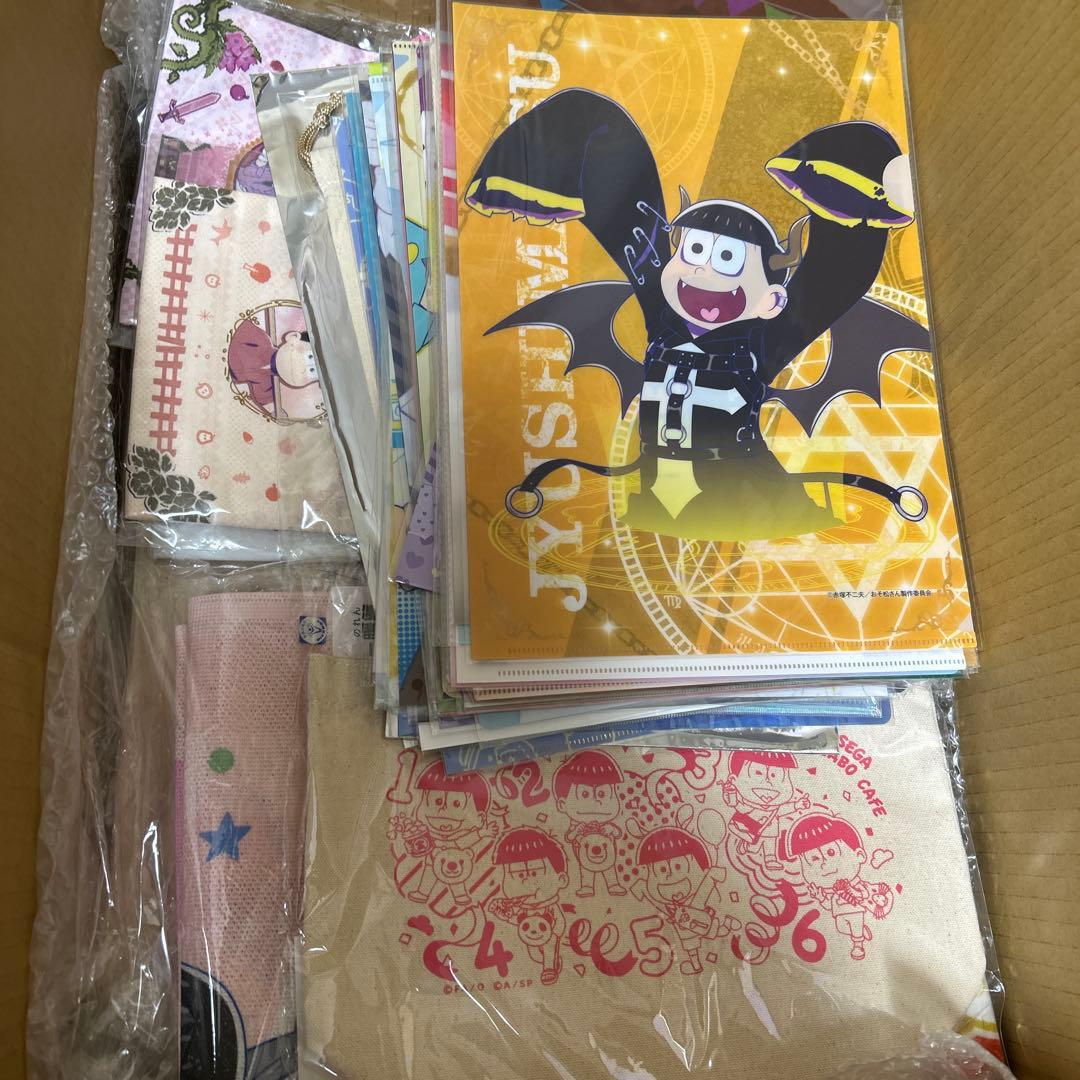 おそ松さん　クリアファイル　ぬいぐるみ　色紙などまとめ売り