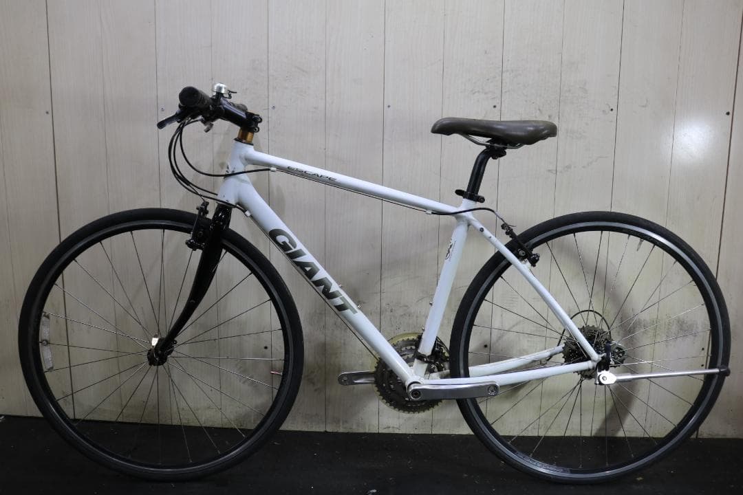 GIANT ESCAPE R3 700C アルミ 24速 470mm 白クロス