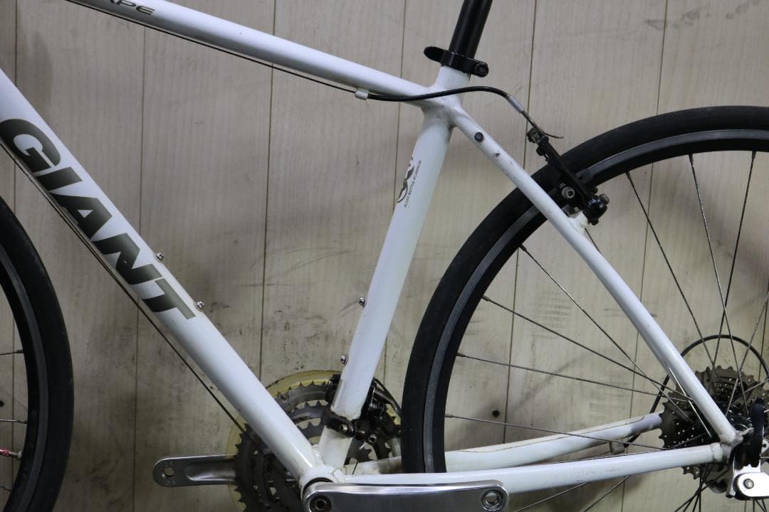 GIANT ESCAPE R3 700C アルミ 24速 470mm 白クロス