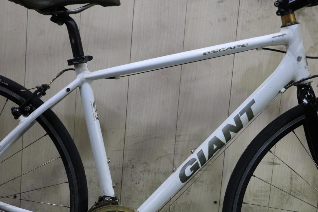 GIANT ESCAPE R3 700C アルミ 24速 470mm 白クロス