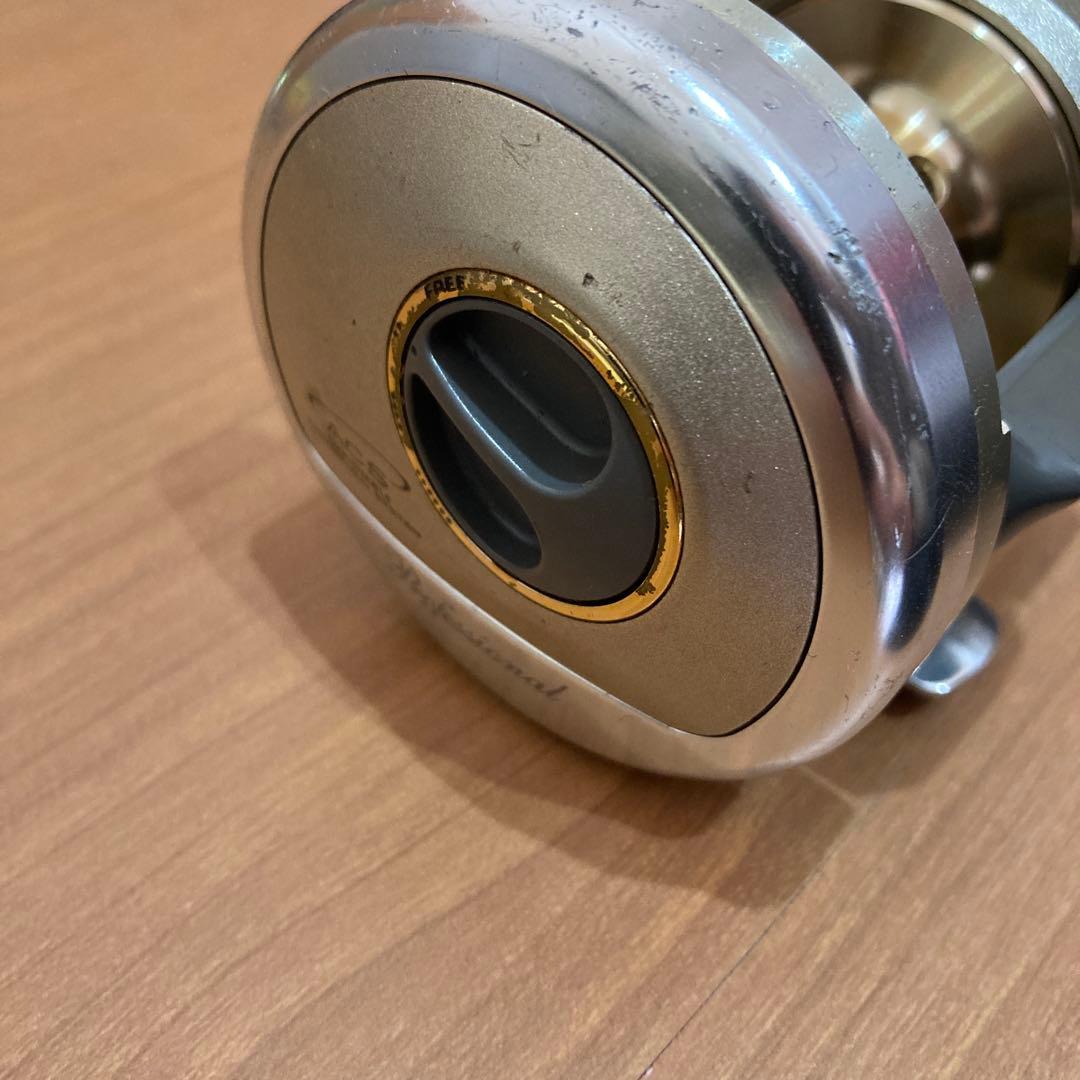 クァンタム　QUANTUM ベイトリール シルバー　日本製