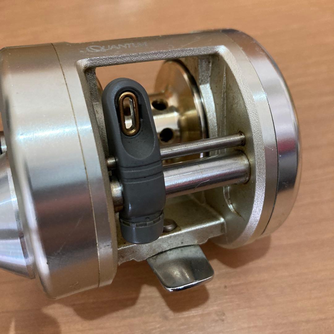 クァンタム　QUANTUM ベイトリール シルバー　日本製