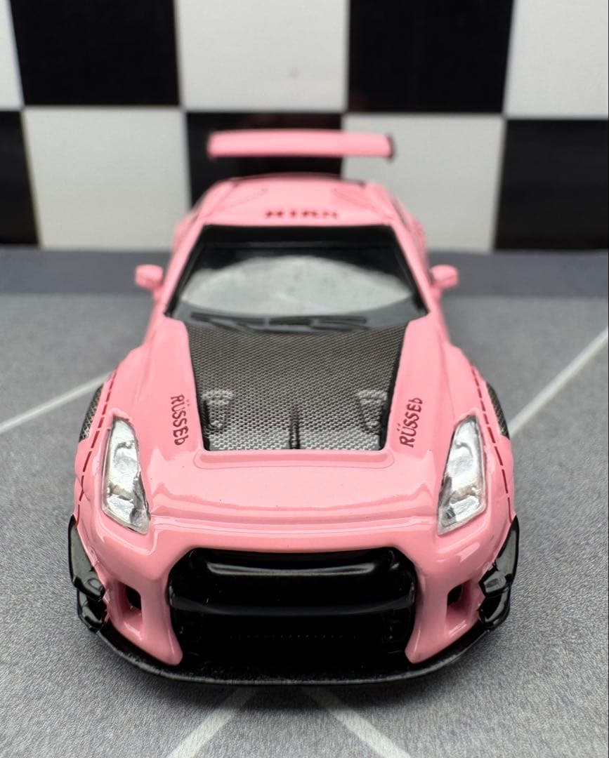MINIGT LB★WORKS NissanGT-R R35 Pink pig