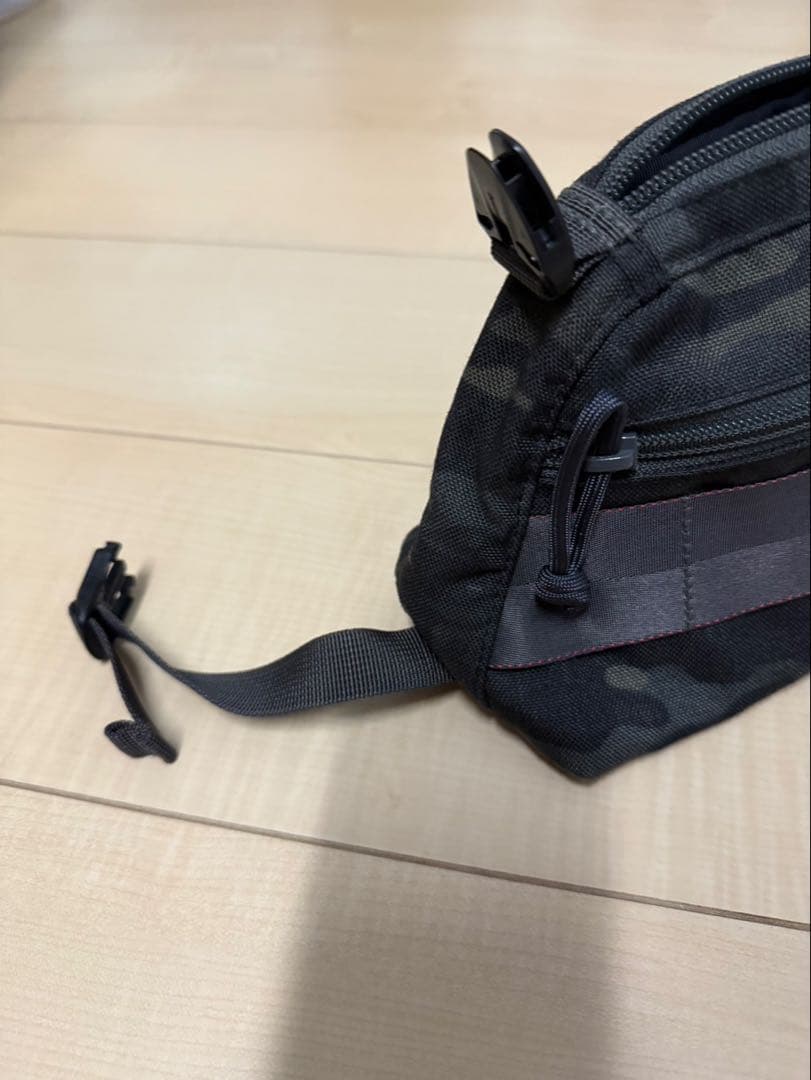 【人気・美品】BRIEFING ラウンドポーチ カモ柄　ゴルフ
