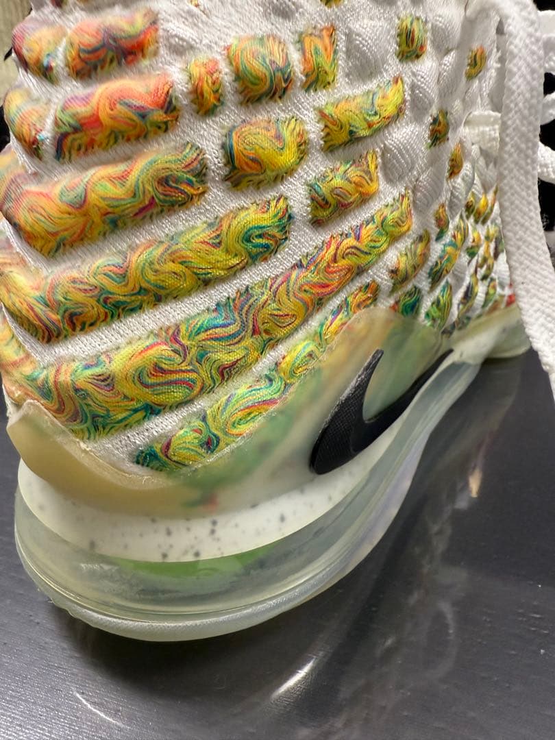 LeBron 18 ホワイト/マルチカラー シューズ