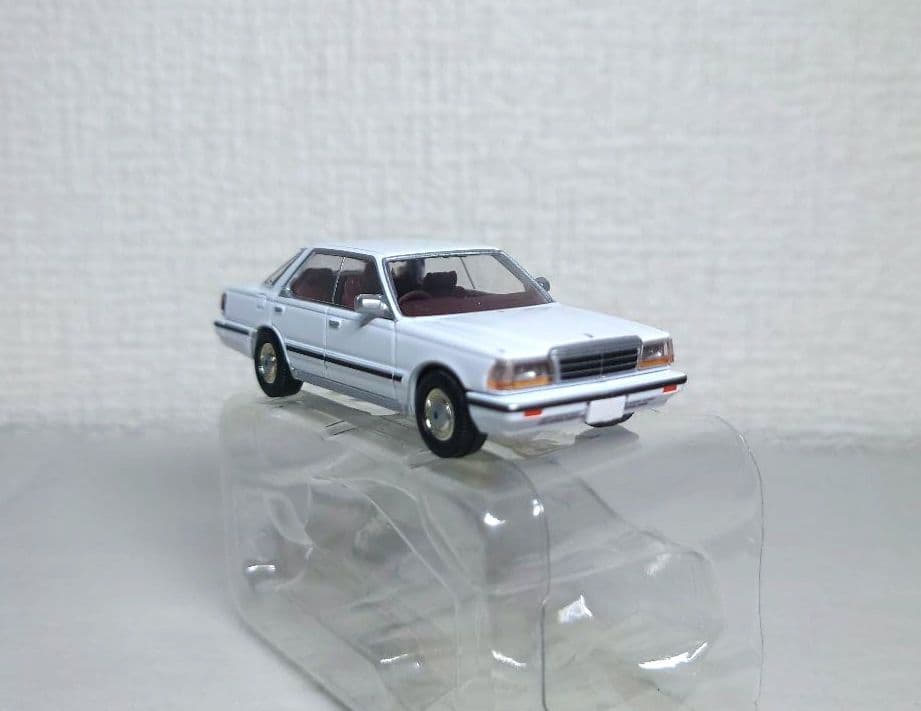 トミカリミテッドヴィンテージネオ　日産グロリアV30ターボブロアム（85年式）