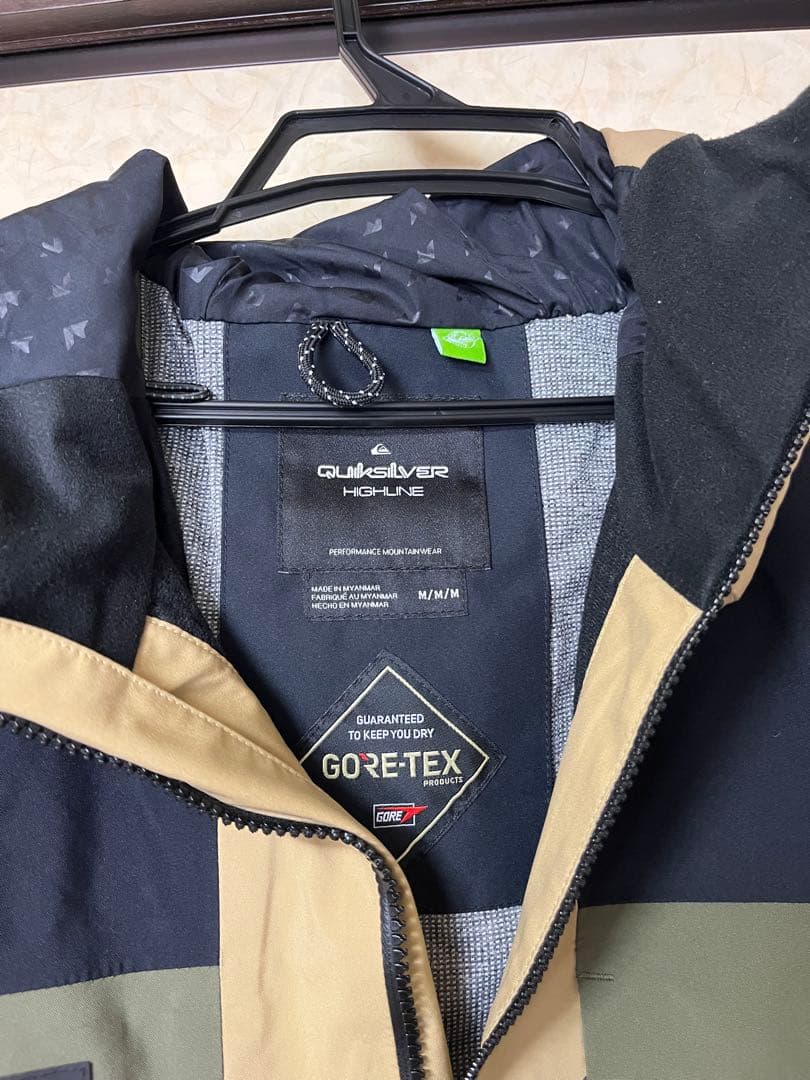 QUICKSILVER スノーウエア　Mサイズ ⚠️値下げ交渉 可⚠️