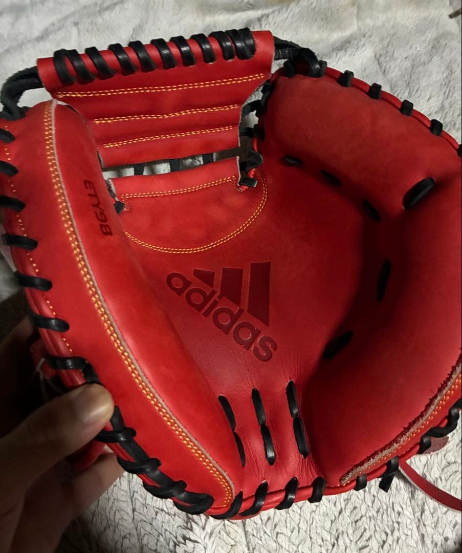 たくや 　adidas 軟式グローブ 赤