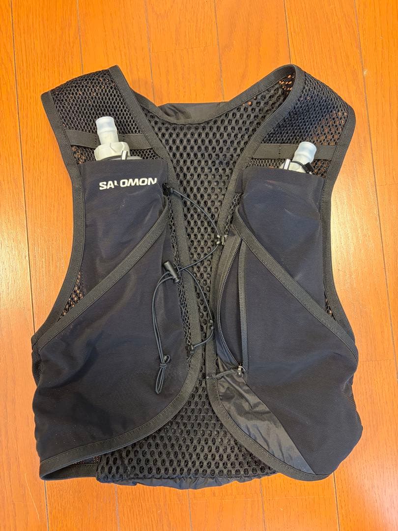 ACTIVE SKIN 8 ランニングベスト (フラスク付き)