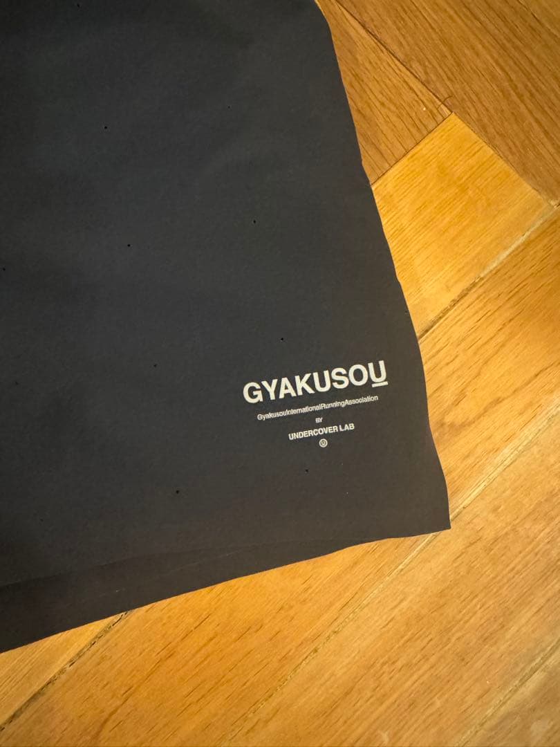 GYAKUSOU ランニングショーツ 黒/黄