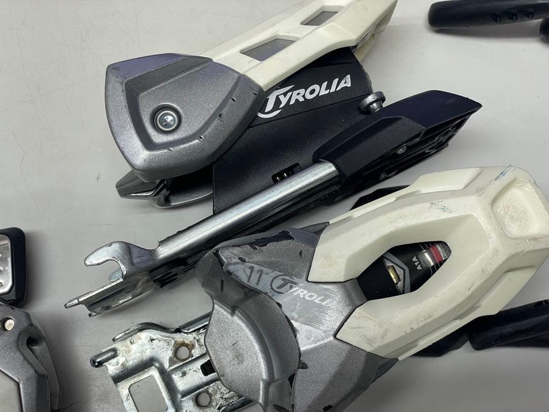 TYROLIA チロリア ATTACK 11 GW対応 110mm 取付ジグ付き