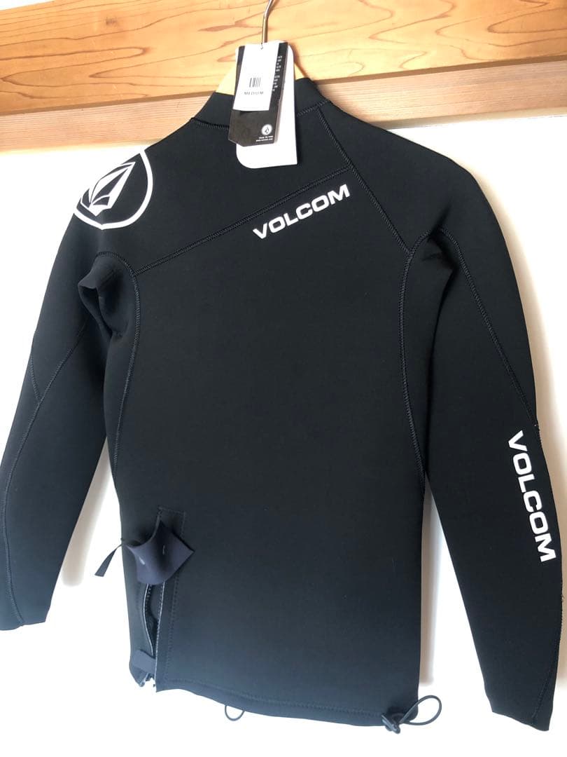 VOLCOM ブラック タッパー Mサイズ