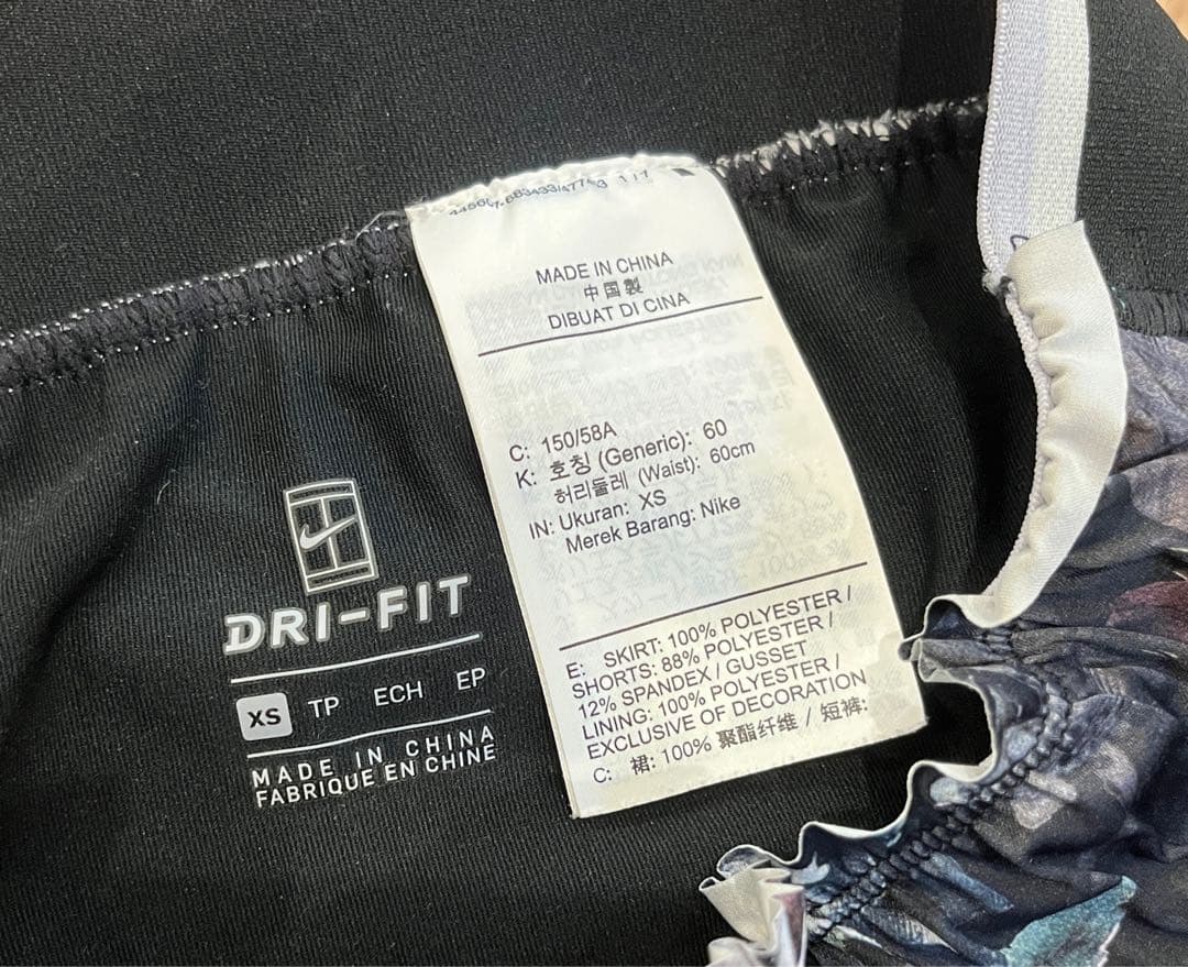 NIKE フローラル柄　スコート X S