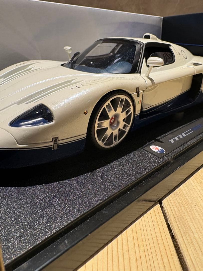 マテルエリート 1/18 マセラティ MC12　ホワイト/ブルー